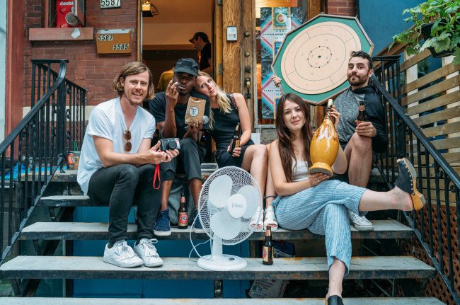 Giới trẻ Mỹ, Canada chuộng trao đổi đồ hơn mua sắm để tiết kiệm chi phí